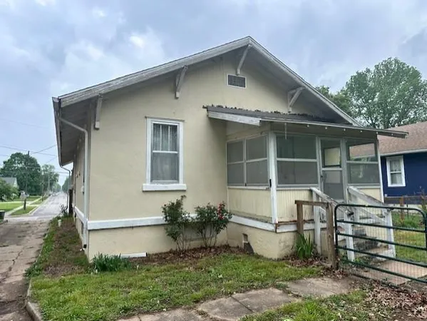 $79,900 | 229 South Oak Street, Nevada, MO 64772