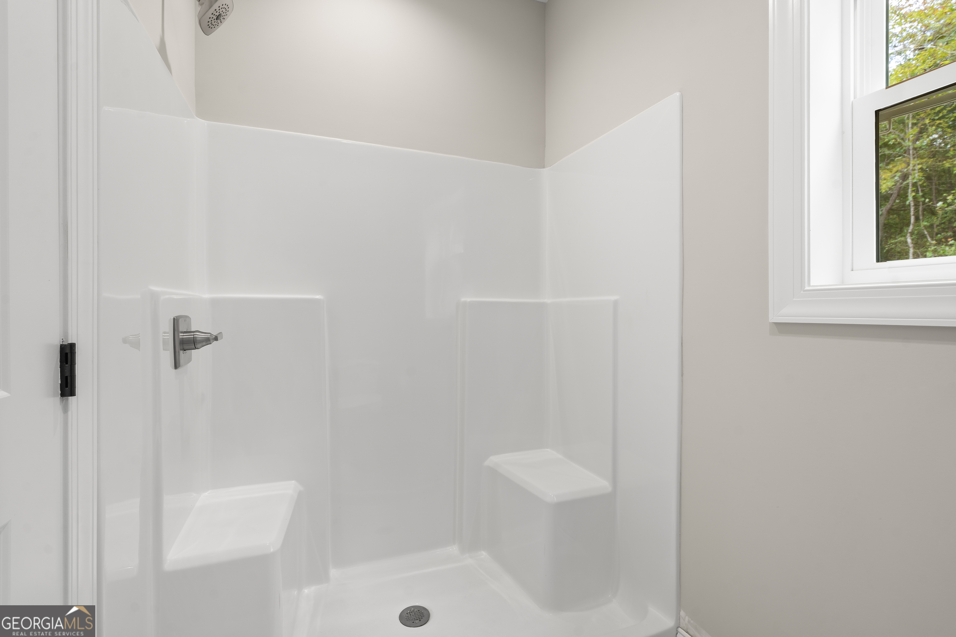 10 Hawks Nest Road, Unit 10 Blairsville, GA 30512 - Photo 32 of 32 a bathroom with a bathtub