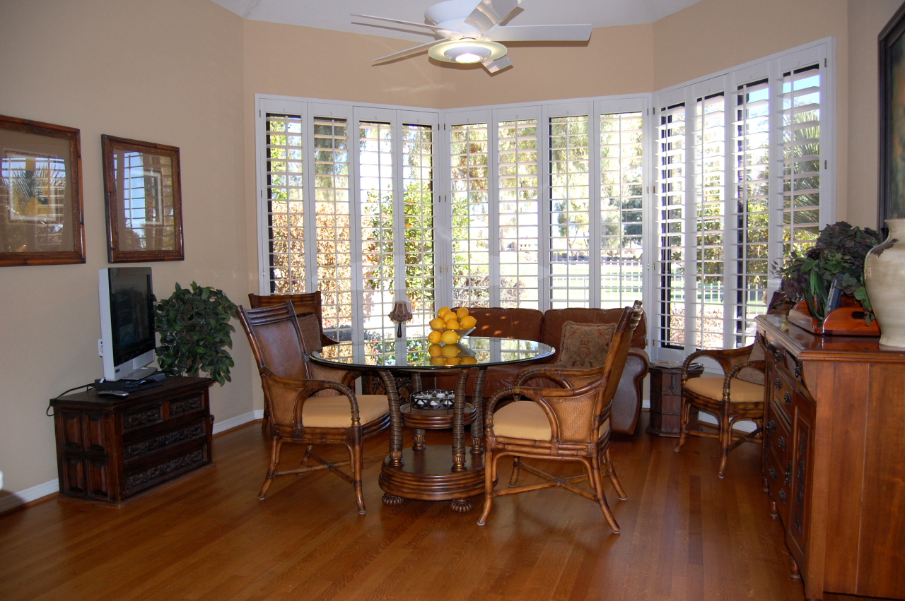 7323 East Gainey Ranch Road, Unit 9 Scottsdale, AZ 85258 - Photo 11 of 16 BREAKAST ROOM OFF KITCHEN