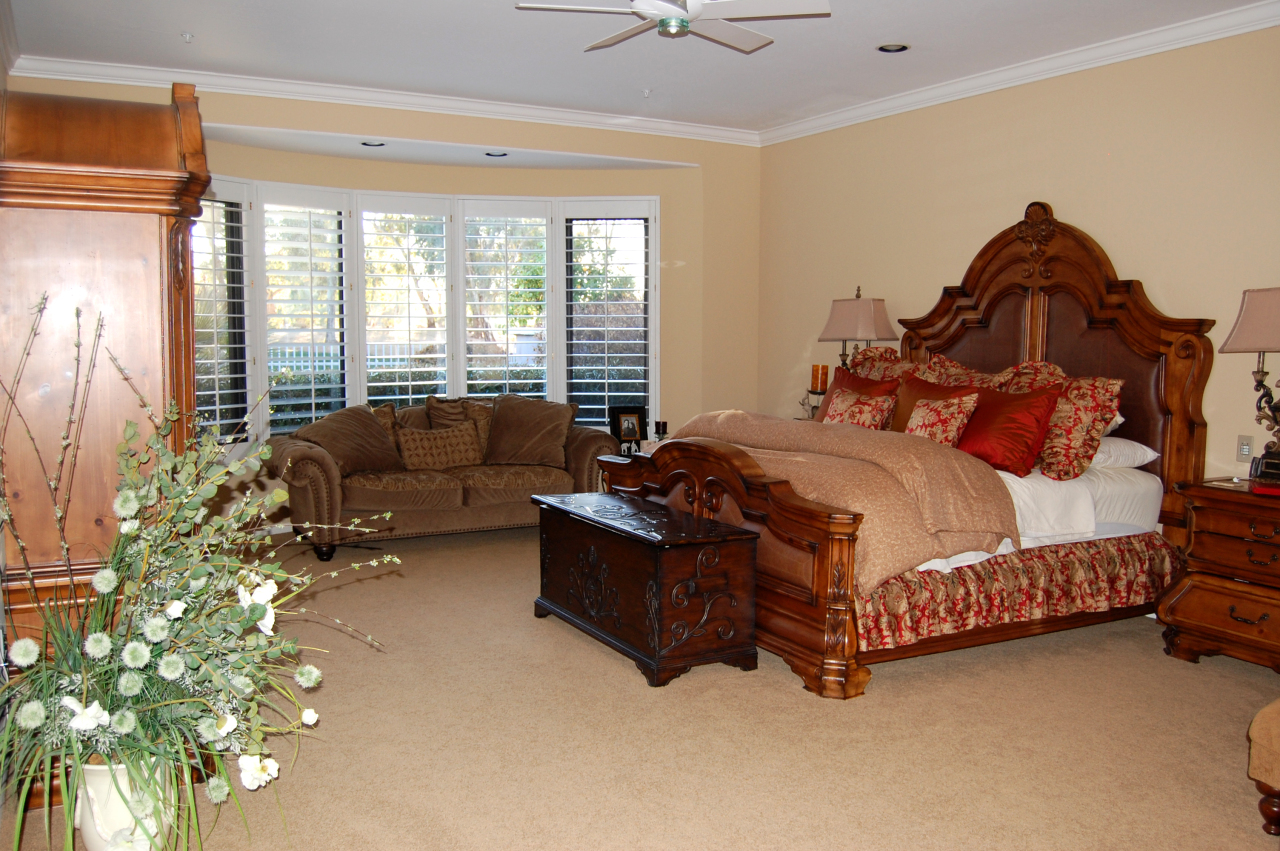 7323 East Gainey Ranch Road, Unit 9 Scottsdale, AZ 85258 - Photo 5 of 16 LARGE MASTER SUITE W SITTING AREA