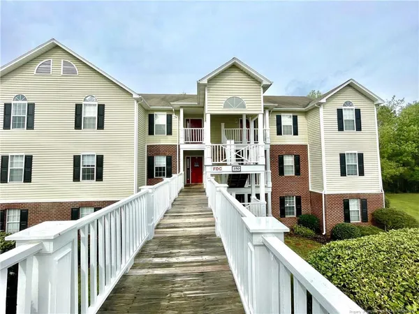 $1,295 | 350 Bubble Creek Court, Unit 3, Fayetteville, NC 28311