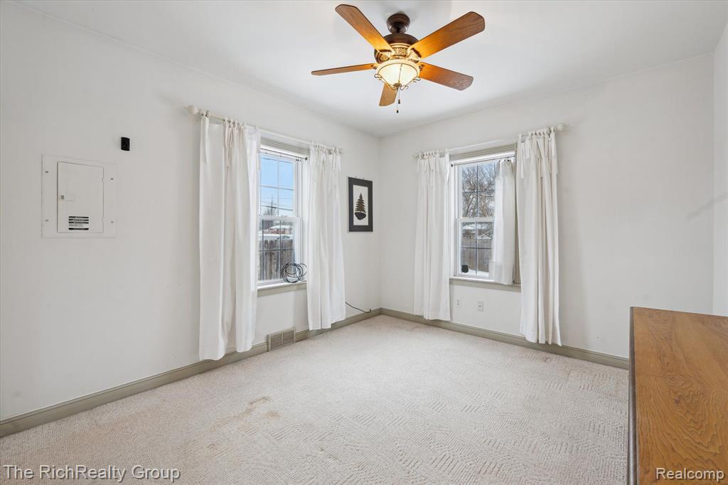 22496 Springbrook Avenue Farmington Hills, MI 48336 - Photo 17 of 33