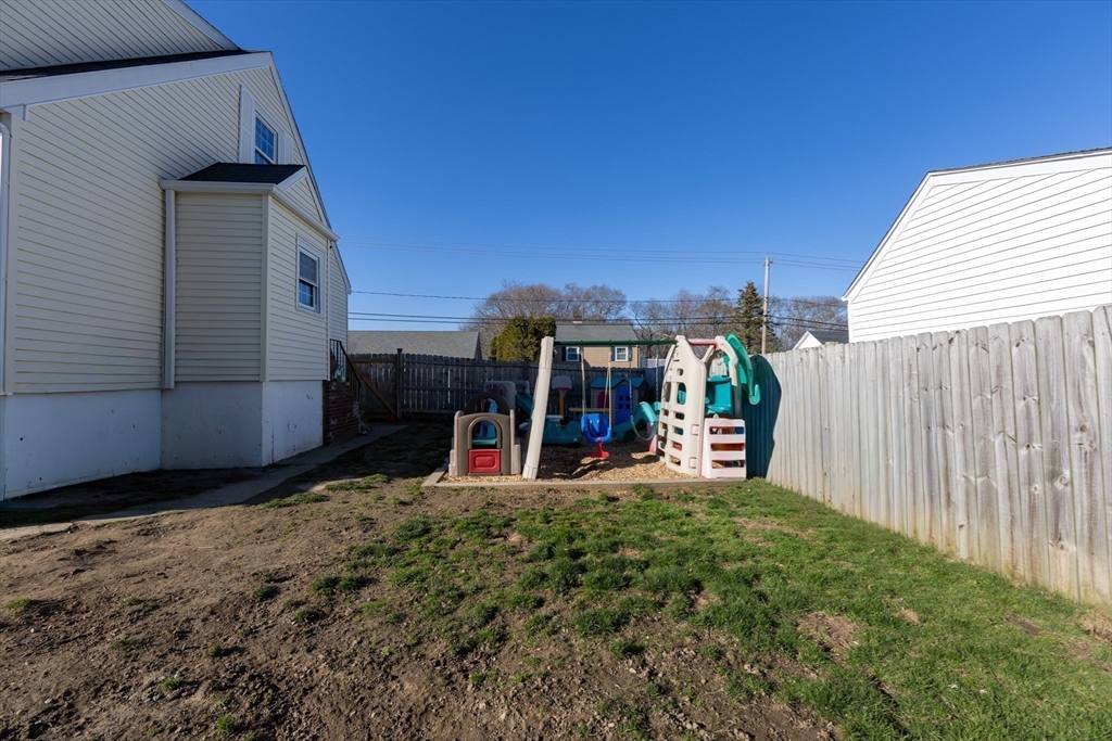 103 Chicago Street Fall River, MA 02721 - Photo 31 of 39