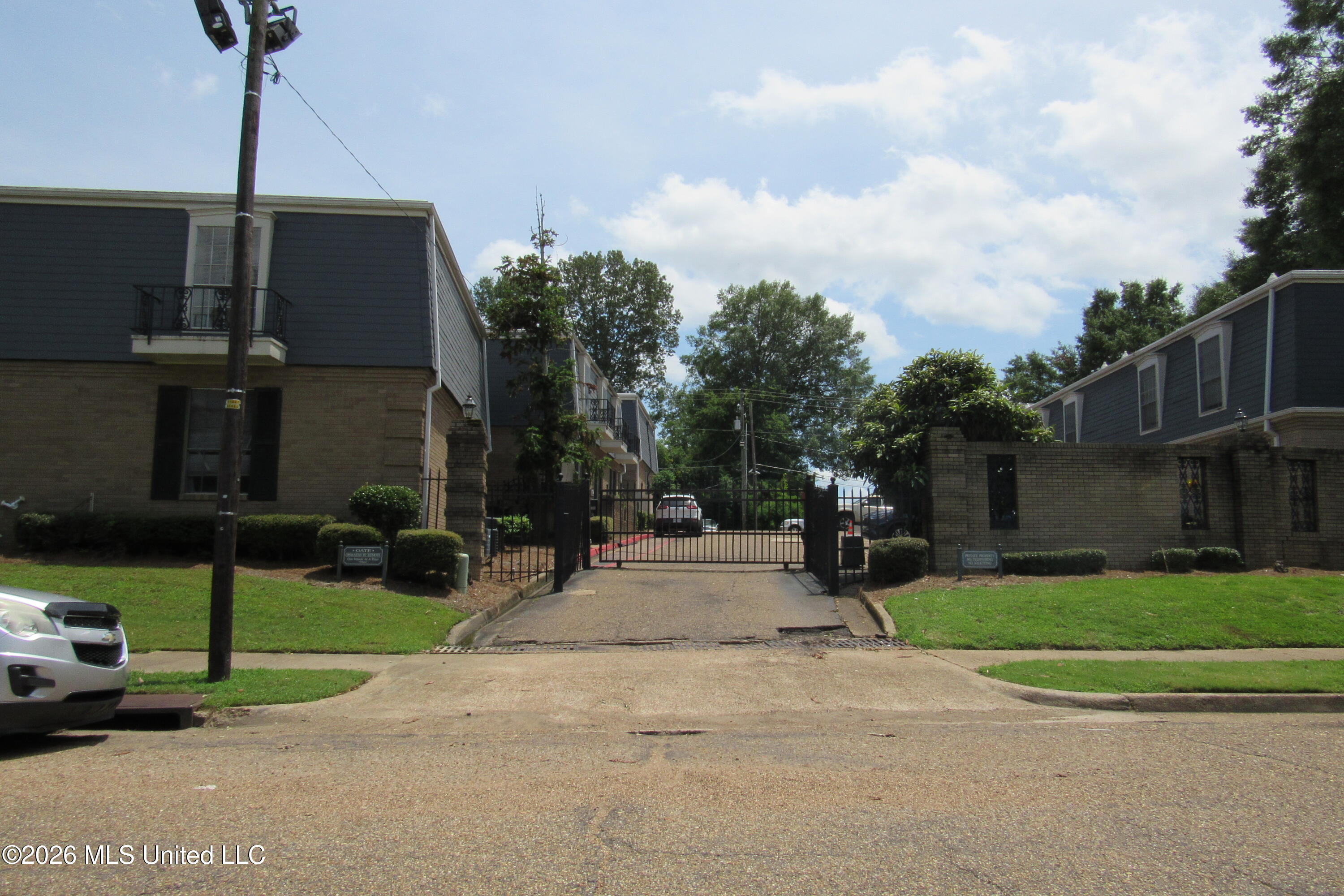 949 Morningside Street, Unit D21 Jackson, MS 39202 - Photo 2 of 13 F1E0BF7B-7773-4375-A04E-782A98141A9F