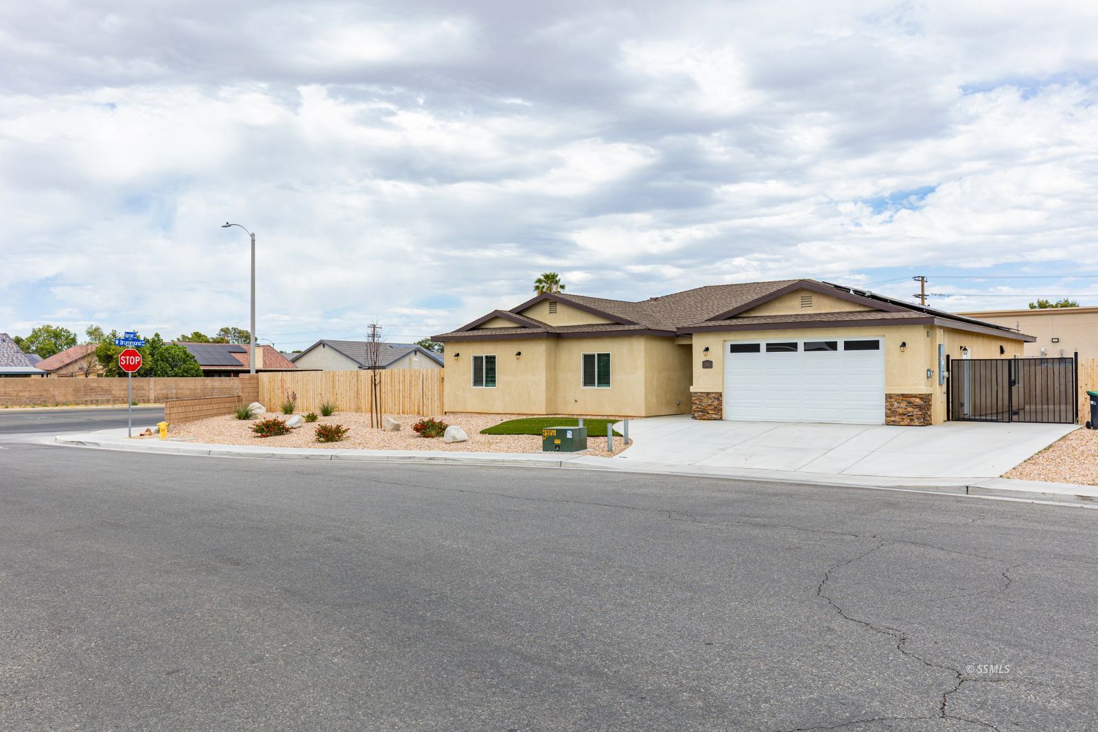 850 Harriet Street Ridgecrest, CA 93555 - Photo 2 of 36