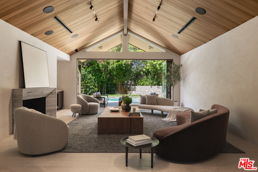 4146 High Valley Road Los Angeles, CA 91436 - Photo 8 of 34 Gallery Image 8