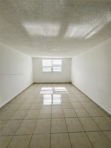 a view of empty room with window