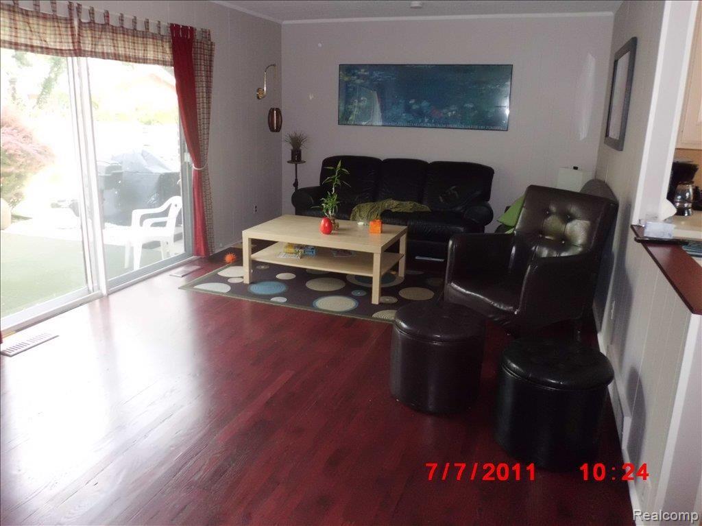941 Lake Shore Road Grosse Pointe, MI 48236 - Photo 7 of 16 CIMG0404
