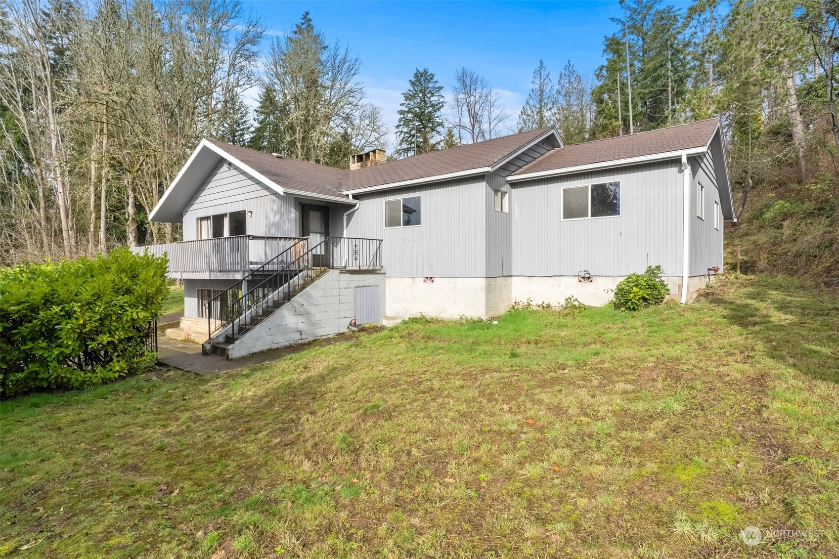 137 Wallace Road Chehalis, WA 98532 - Photo 29 of 39 a view of a house with backyard