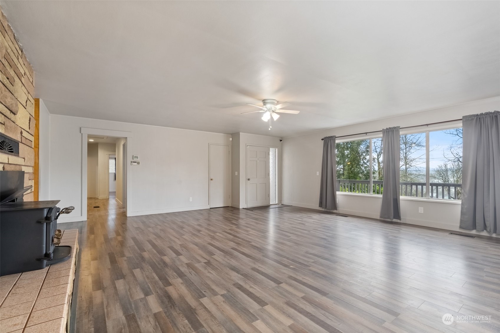 137 Wallace Road Chehalis, WA 98532 - Photo 6 of 39 a view of an empty room with wooden floor and a window