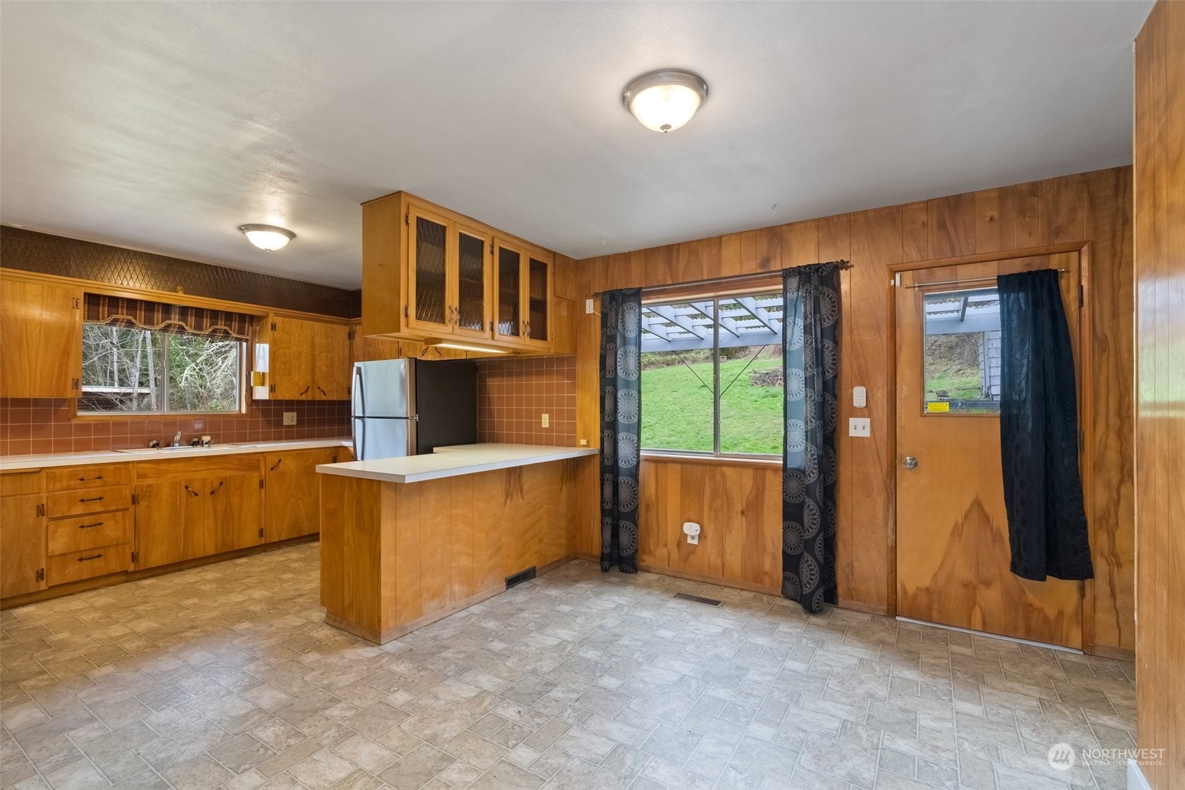 137 Wallace Road Chehalis, WA 98532 - Photo 9 of 39 a living room with stainless steel appliances furniture cabinets and a large window