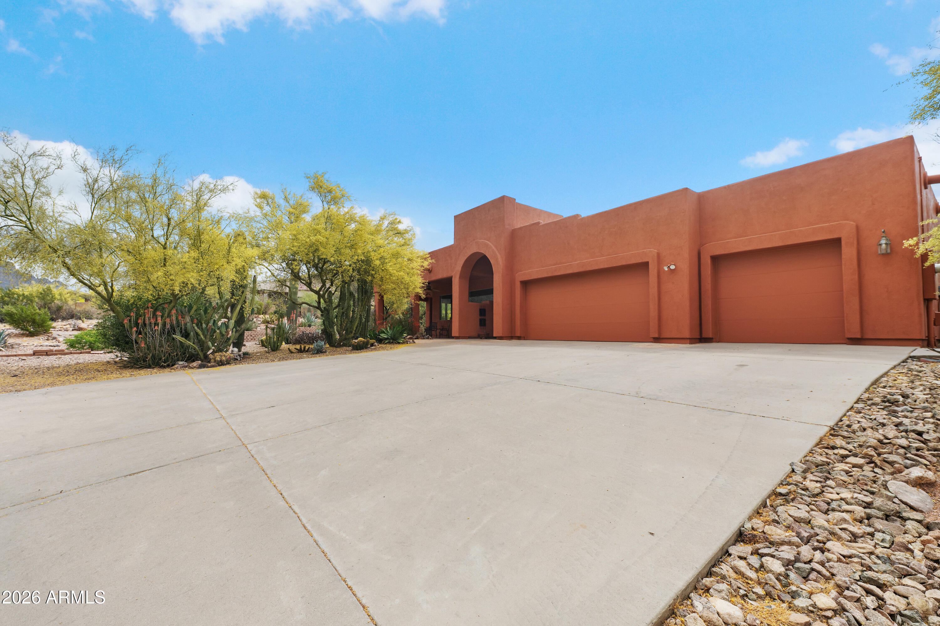 5175 South Kings Ranch Road Gold Canyon, AZ 85118 - Photo 3 of 87 5175-S-Kings-Ranch-Road-8