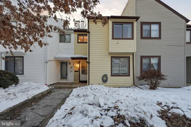 $225,000 | 10 Candlewick Court, New Castle, DE 19720