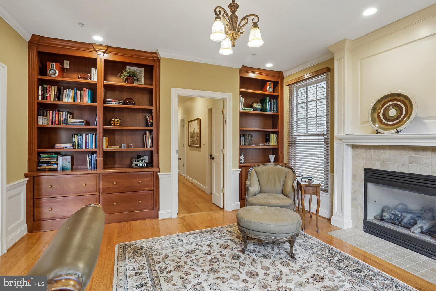 11736 Gainsborough Road Potomac, MD 20854 - Photo 22 of 100 Office/Living Room/Library/Built-in
