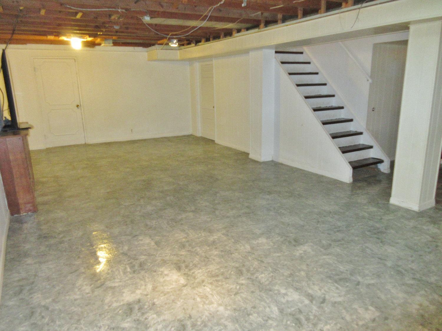 5796 Lawrence Road Cincinnati, OH 45248 - Photo 21 of 33