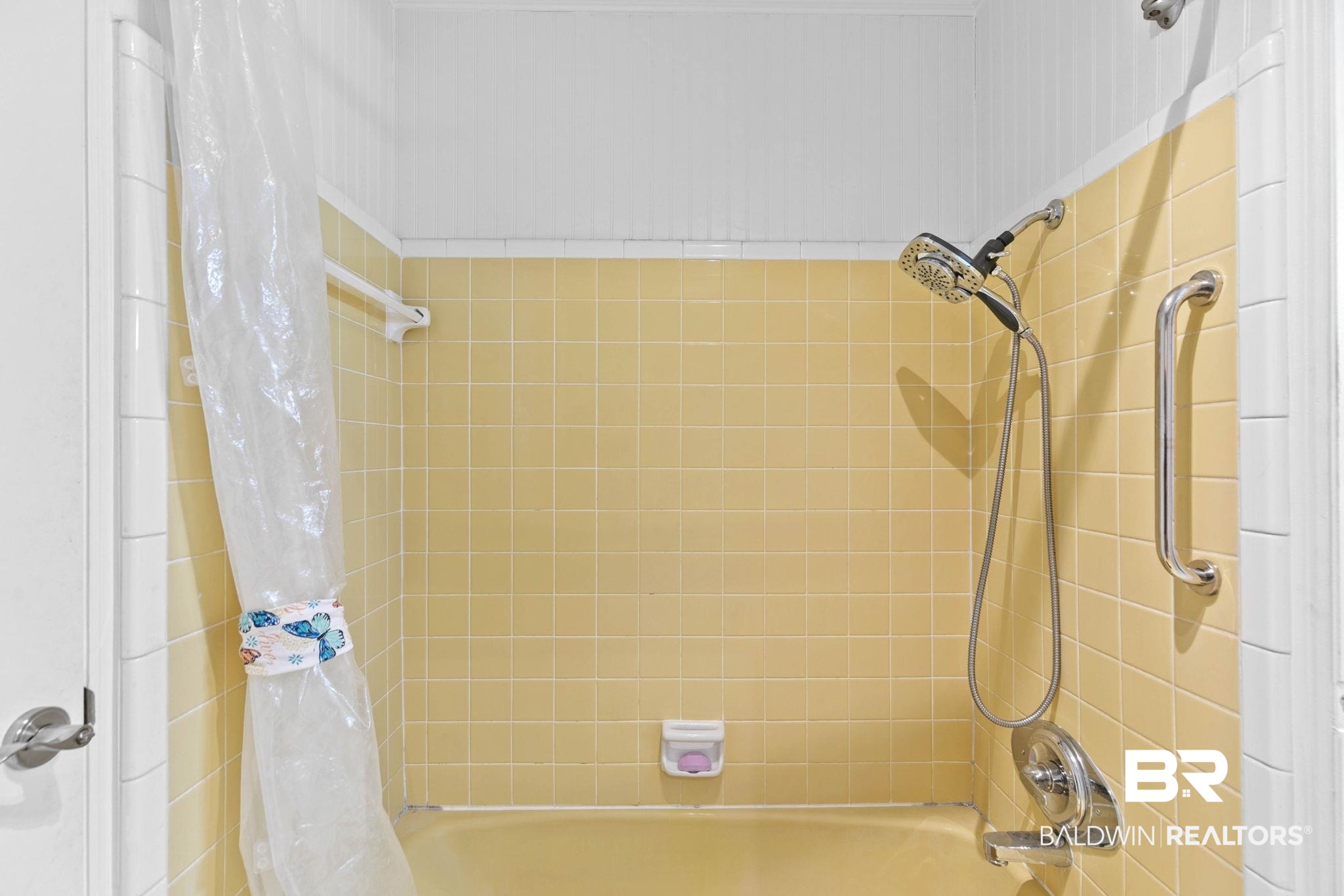 21267 Loop Road Andalusia, AL 36421 - Photo 46 of 72 Bathroom with shower / tub combo