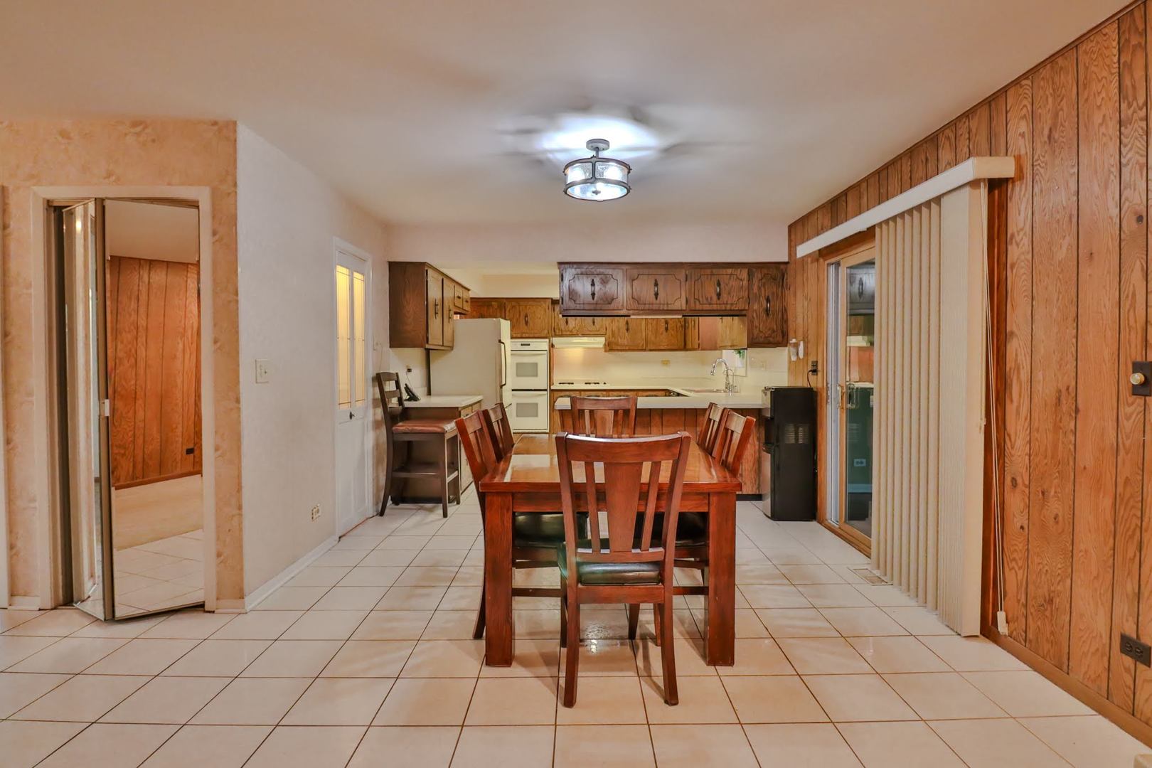 7-n240 West End Road Roselle, IL 60172 - Photo 2 of 37