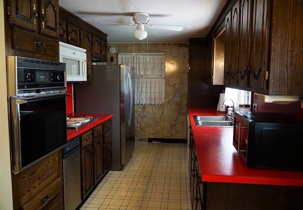 29 Pecousic Street Springfield, MA 01108 - Photo 8 of 24