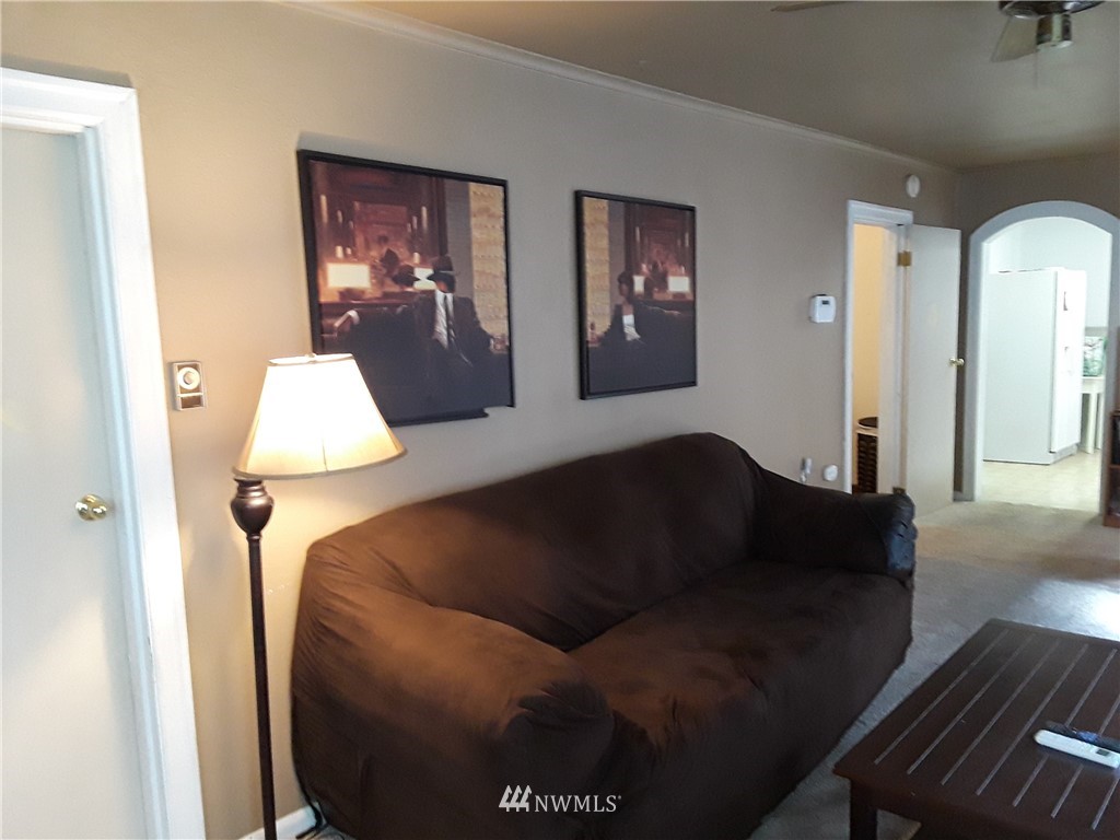 2107 Rockefeller Avenue Everett, WA 98201 - Photo 2 of 17