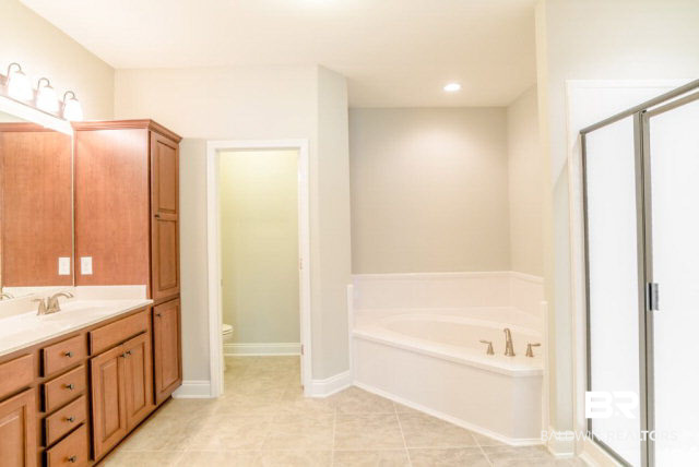 9670 Tanager Lane Daphne, AL 36527 - Photo 25 of 30 Oversize master tub