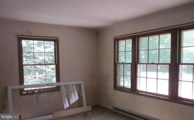 9000 Riverside Road Nanjemoy, MD 20662 - Photo 3 of 9 Living Room