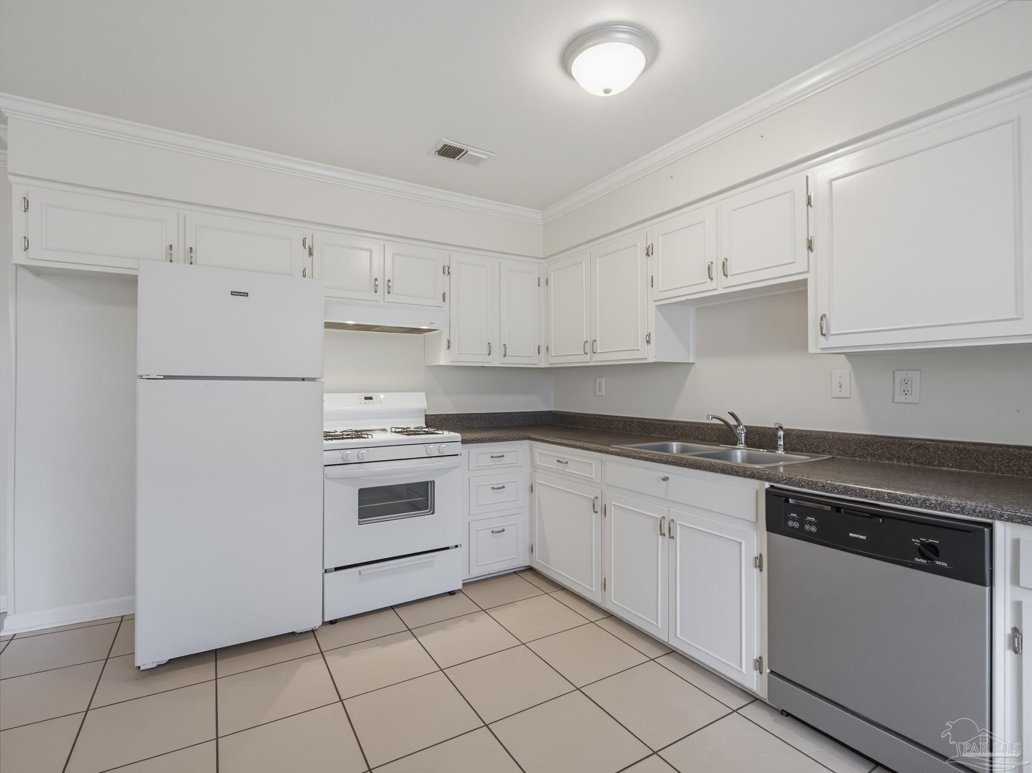 218 Betty Road Pensacola, FL 32507 - Photo 3 of 42