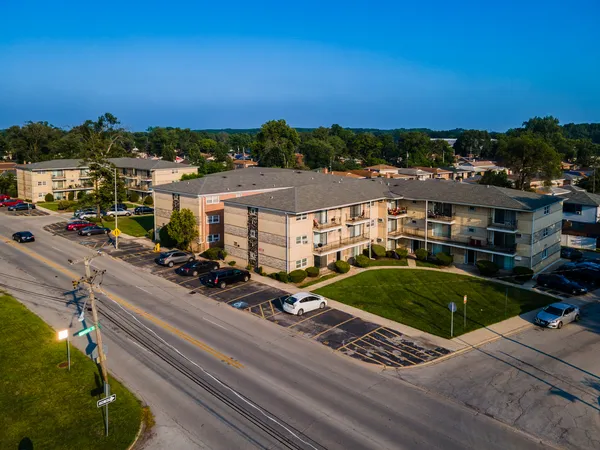 $5,880,000 | 1025-49 West Vermont Street, Calumet Park, IL 60827
