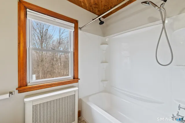 $299,900 | 20 John Street, Enfield, CT 06082