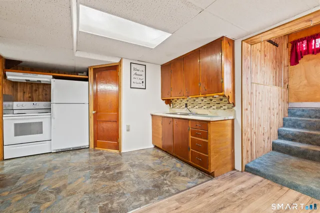 $299,900 | 20 John Street, Enfield, CT 06082