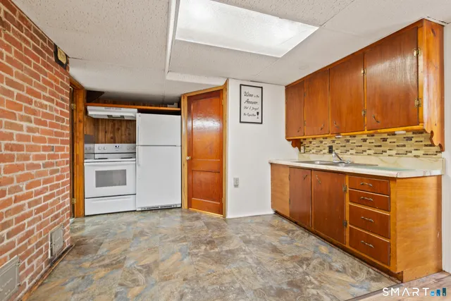 $299,900 | 20 John Street, Enfield, CT 06082