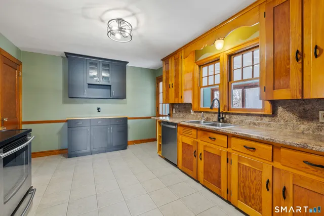 $299,900 | 20 John Street, Enfield, CT 06082