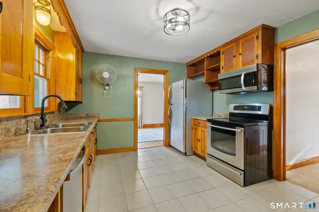 $299,900 | 20 John Street, Enfield, CT 06082