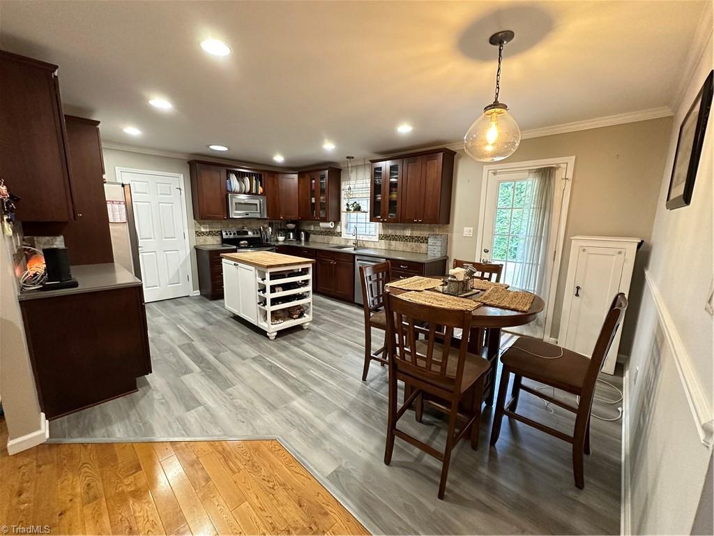 5311 Adrian Road Jamestown, NC 27282 - Photo 6 of 50 Eat-in kitchen