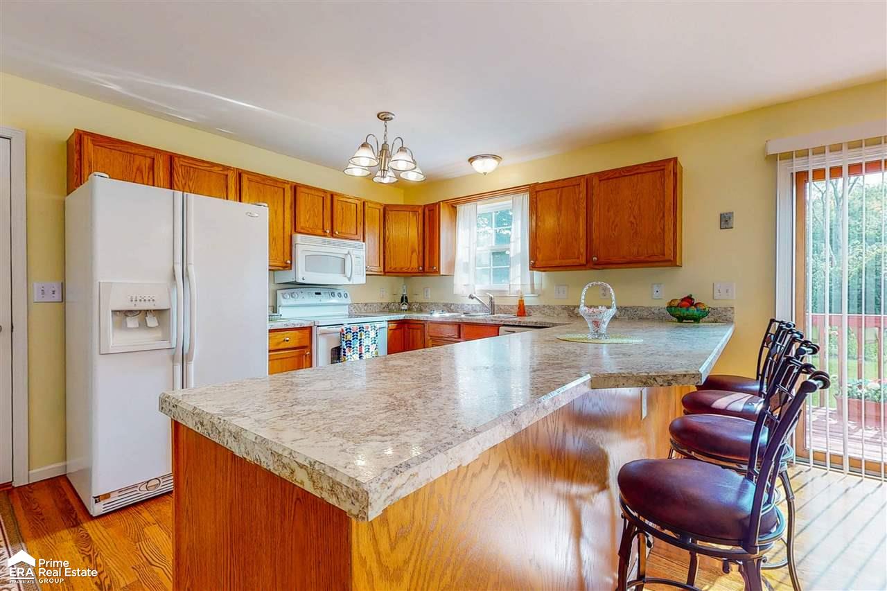 6099 Fenton Road Flint, MI 48507 - Photo 11 of 56 50051666-10.JPG