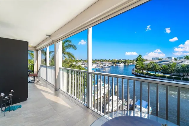 a view of a large window with an outdoor space