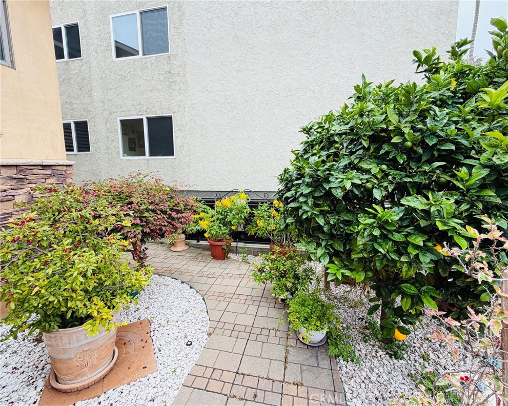 116 Termino Avenue Long Beach, CA 90803 - Photo 11 of 67 Sideway