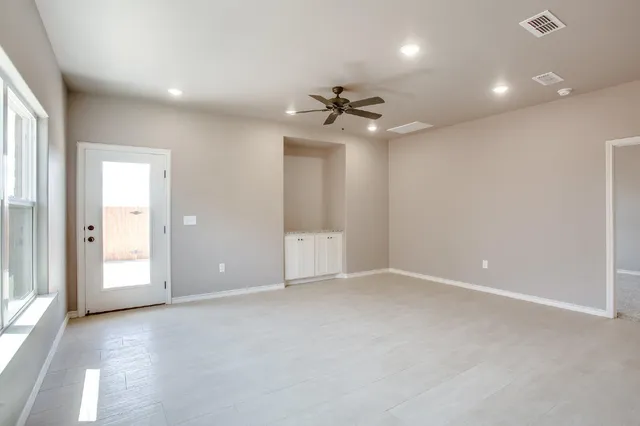 $1,395 | 1505 Avenue O, Unit A, Shallowater, TX 79363