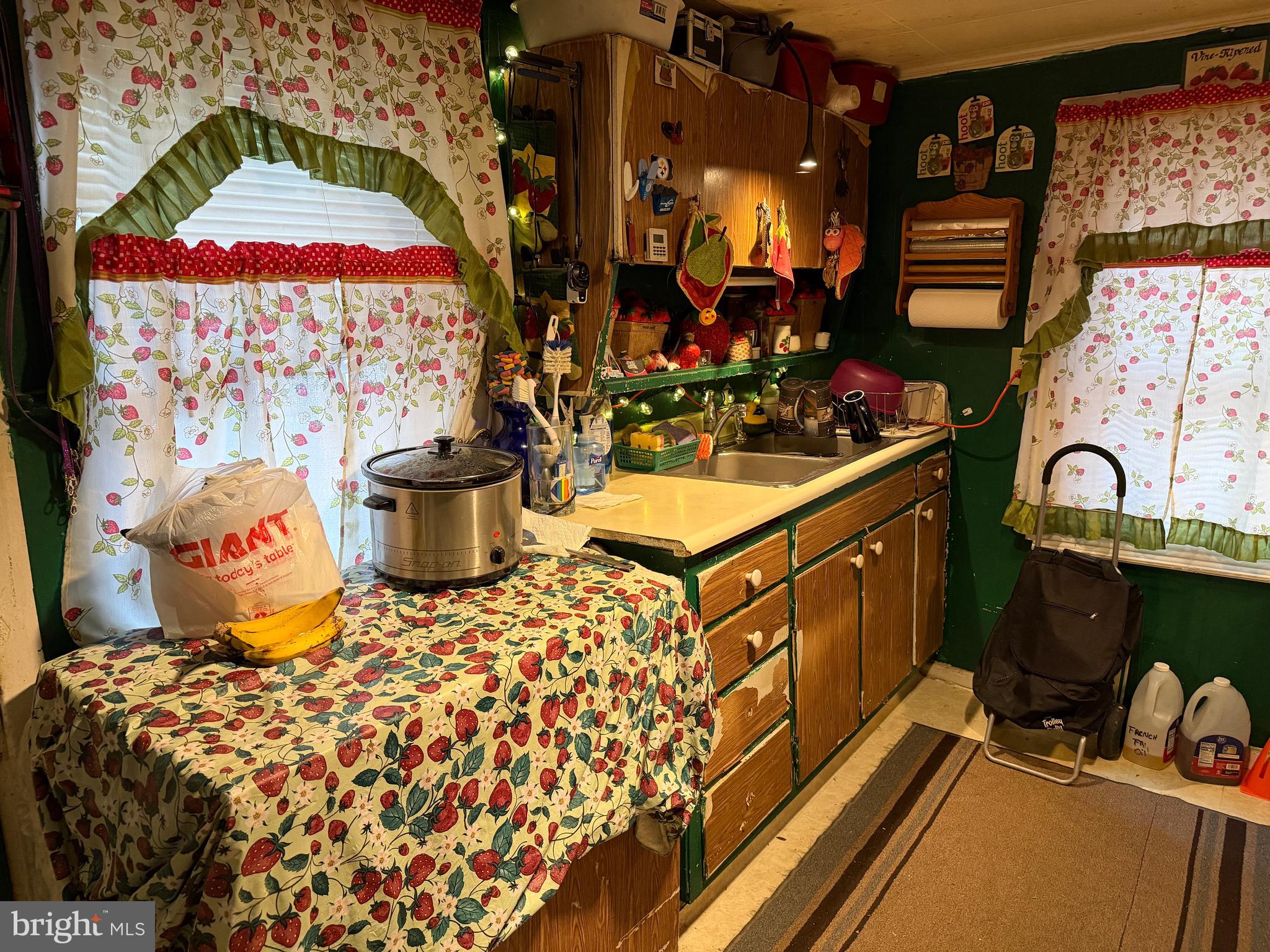 26 West Strawberry Street Lancaster, PA 17603 - Photo 6 of 14 Kitchen