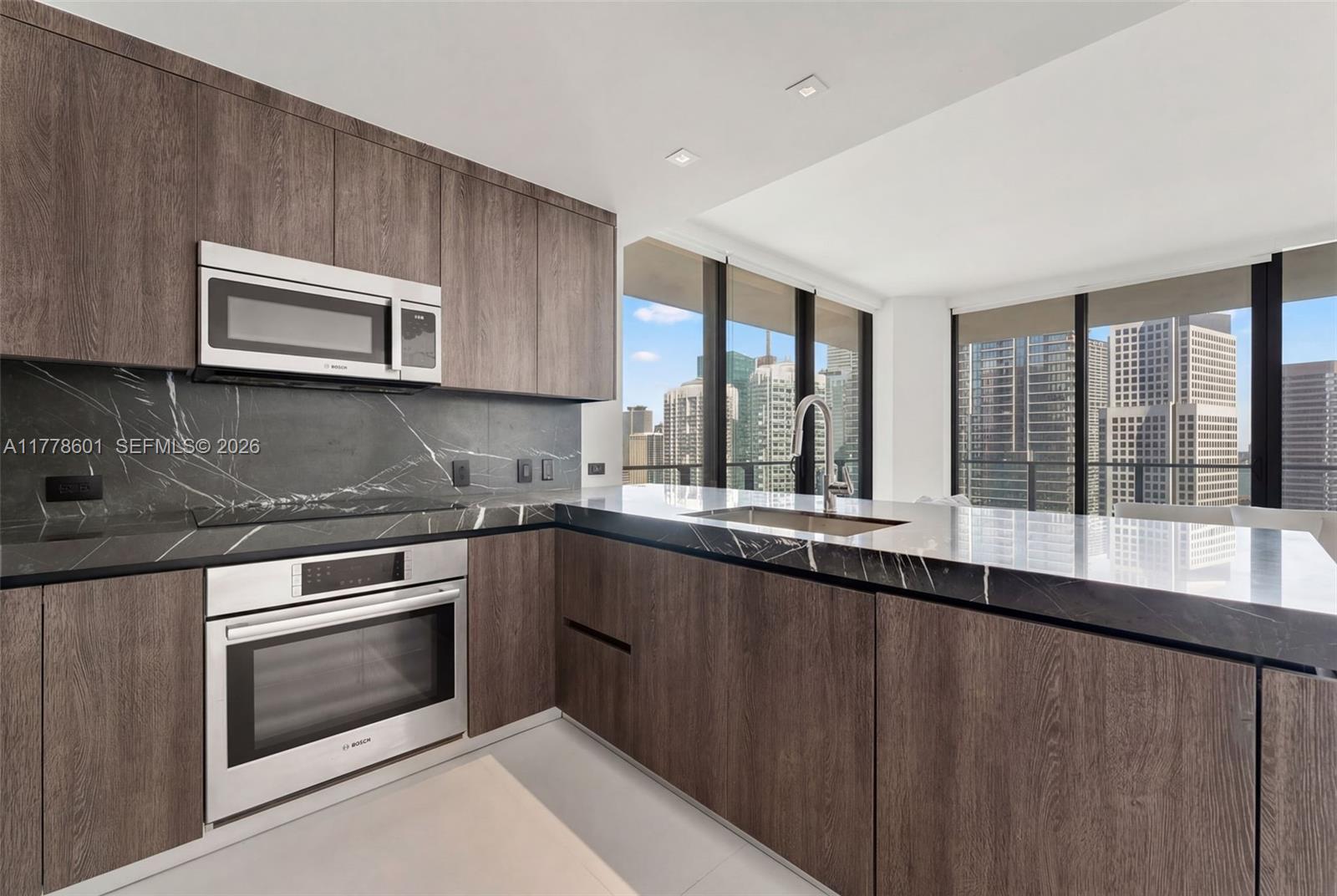 88 Southwest 7th Street, Unit 2411 Miami, FL 33130 - Photo 3 of 31 Photo 3