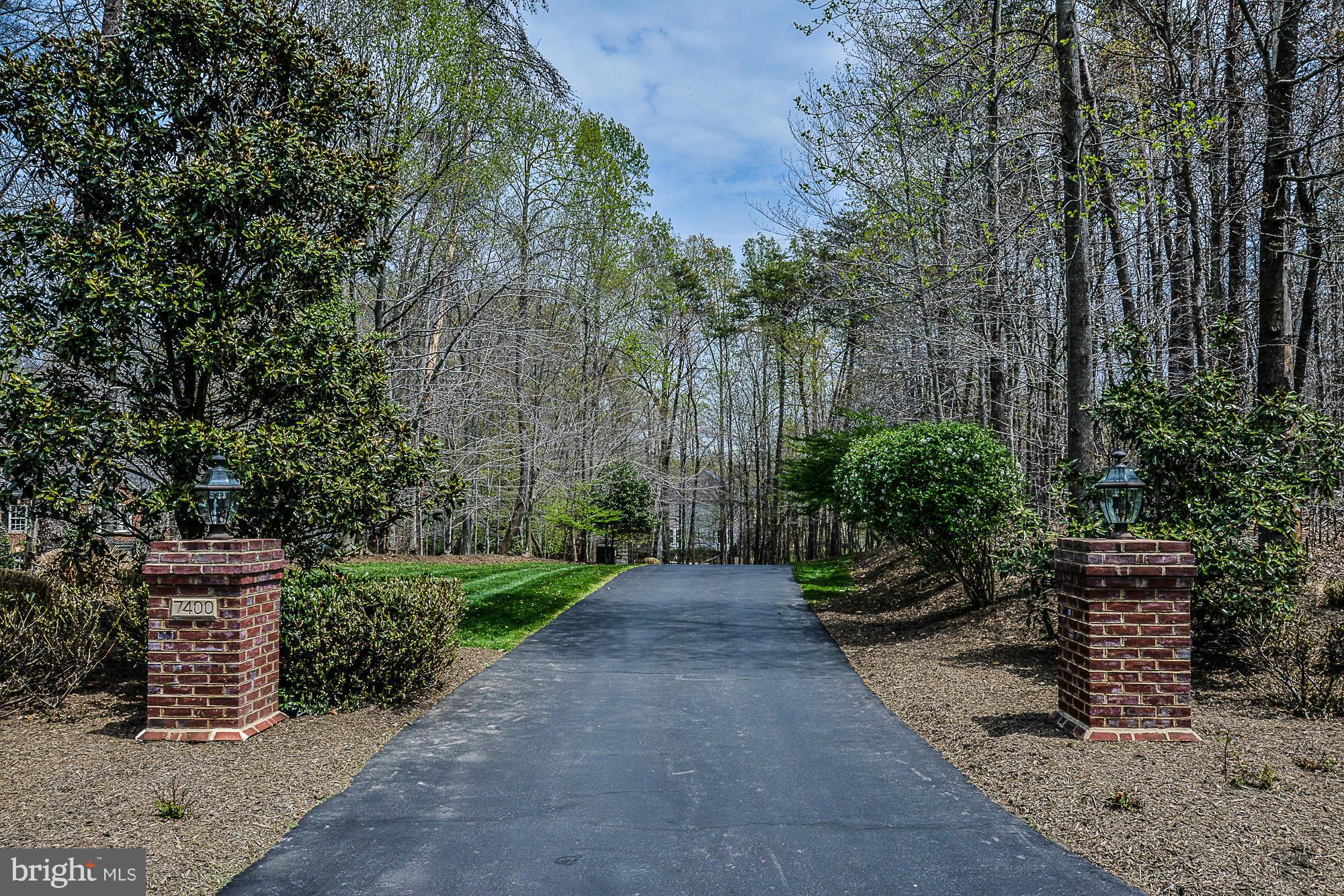 7400 Union Ridge Road Clifton, VA 20124 - Photo 2 of 30 Driveway