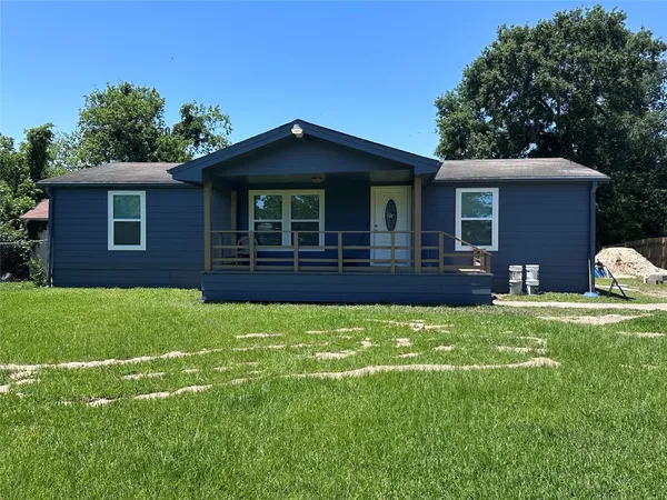 $1,800 | 321 Bayou Drive, Channelview, TX 77530