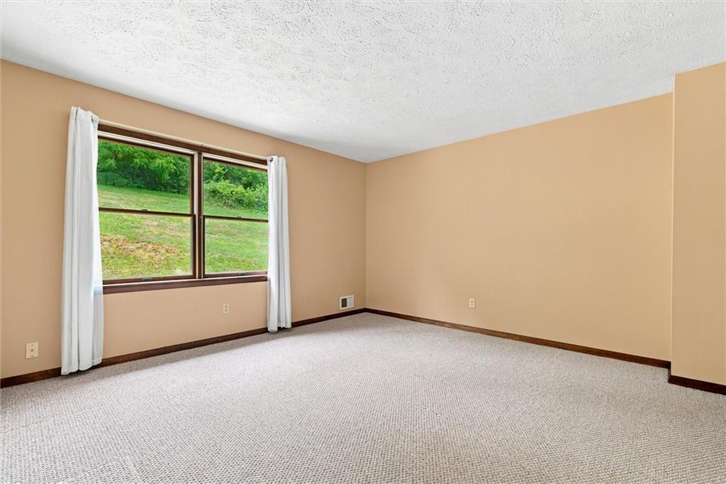 178 Cole Road New Castle, PA 16101 - Photo 14 of 31 Gallery Image 14