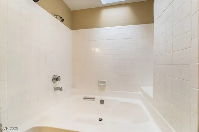 $1,800 | 2983 Juniper Hills Boulevard, Unit 201, Las Vegas, NV 89142