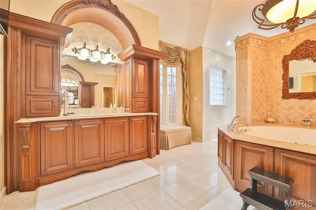 $1,275,000 | 29 Country Club View, Edwardsville, IL 62025