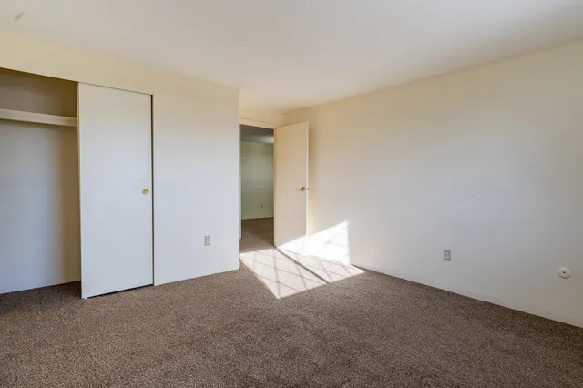 $210,000 | 5 Silvestri Circle, Unit 4, Derry, NH 03038