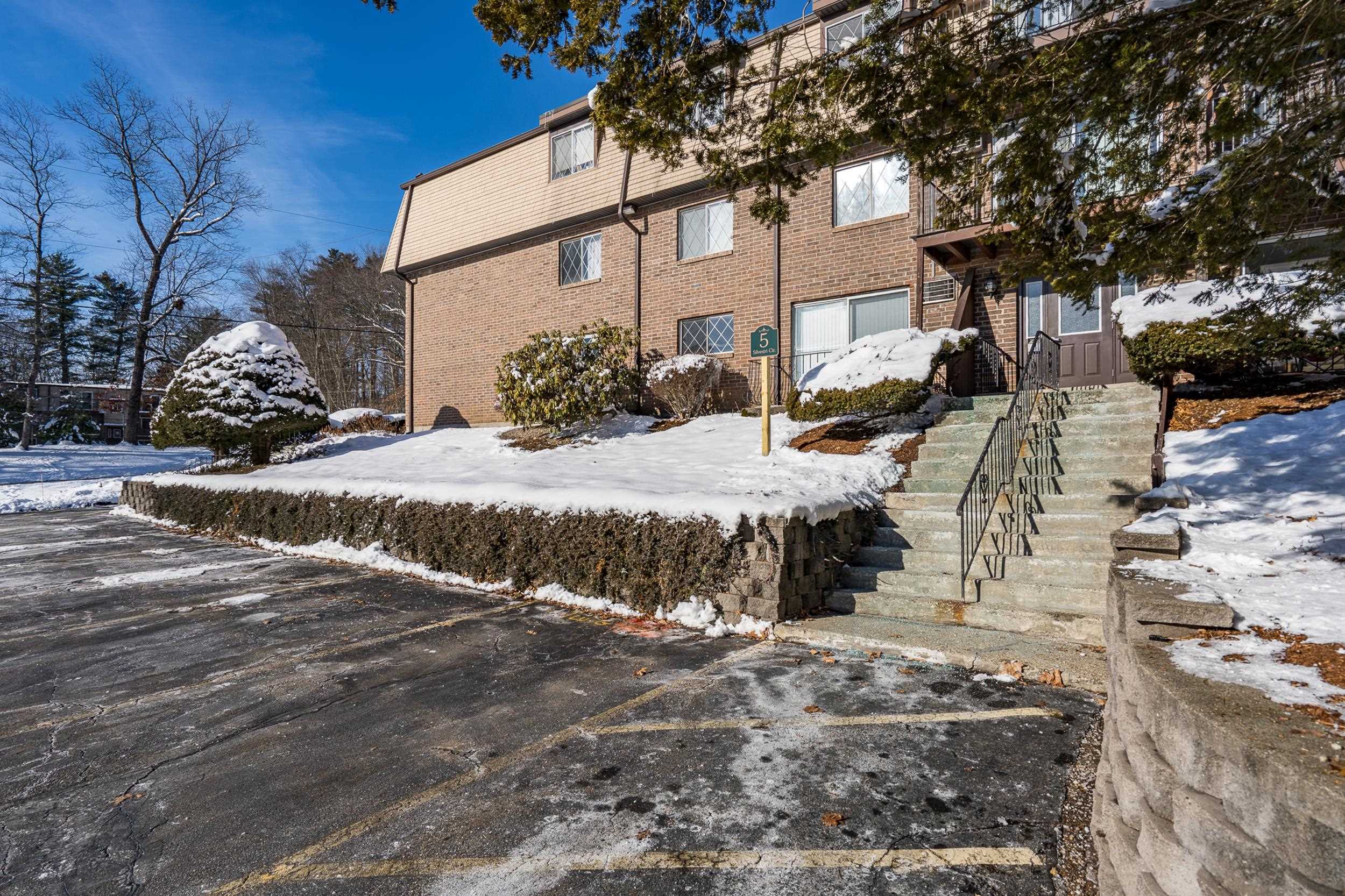 5 Silvestri Circle, Unit 4 Derry, NH 03038 - Photo 4 of 19