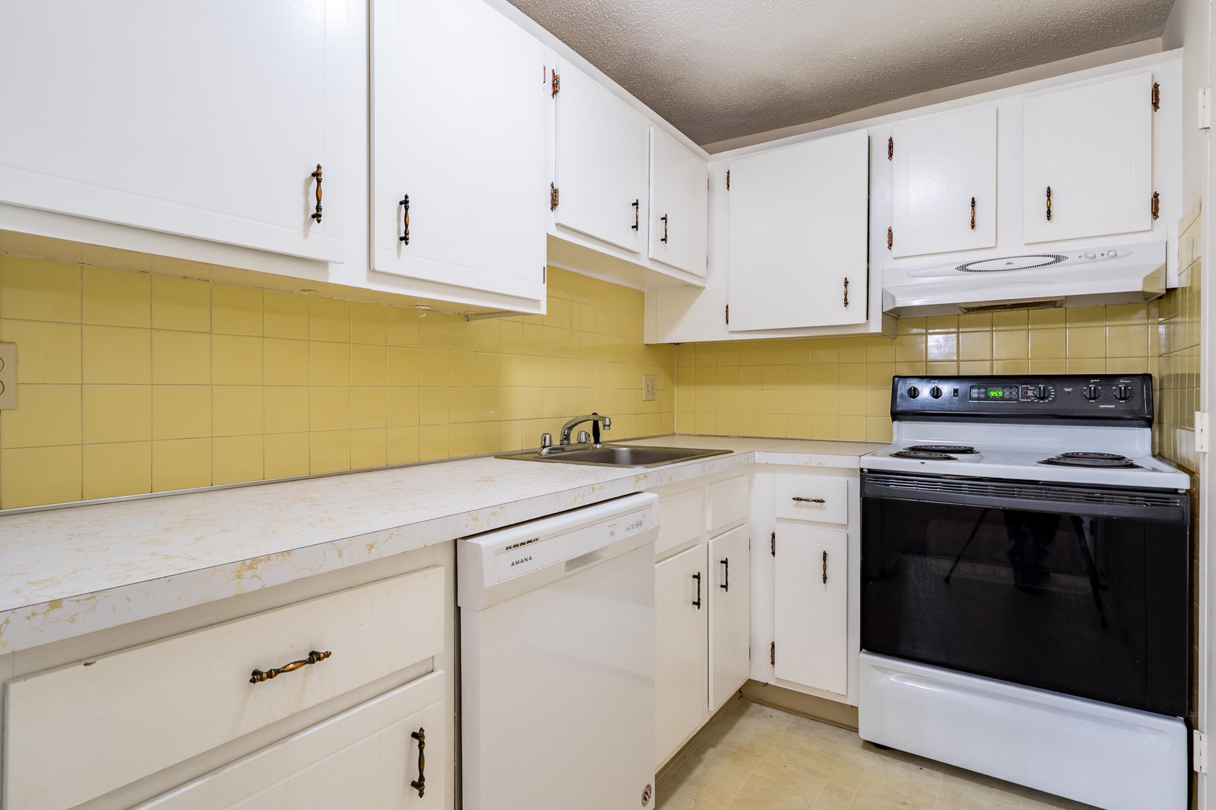 5 Silvestri Circle, Unit 4 Derry, NH 03038 - Photo 6 of 19