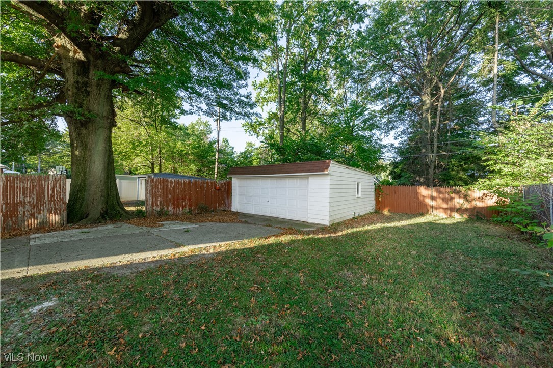 1064 Elbon Road Cleveland, OH 44121 - Photo 36 of 39 Gallery Image 36
