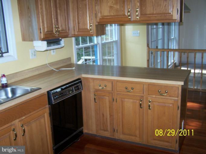 8000 Craddock Road Greenbelt, MD 20770 - Photo 2 of 7 Kitchen