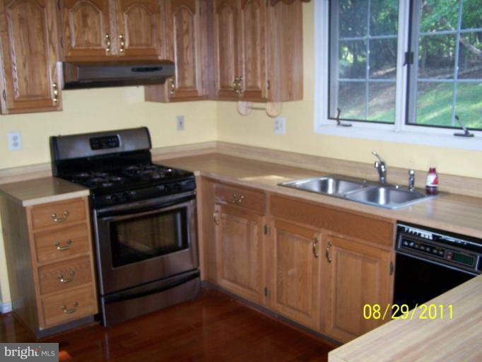 8000 Craddock Road Greenbelt, MD 20770 - Photo 5 of 7 Kitchen